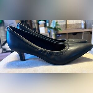 CLARKS Shondrah Rae black heel pumps